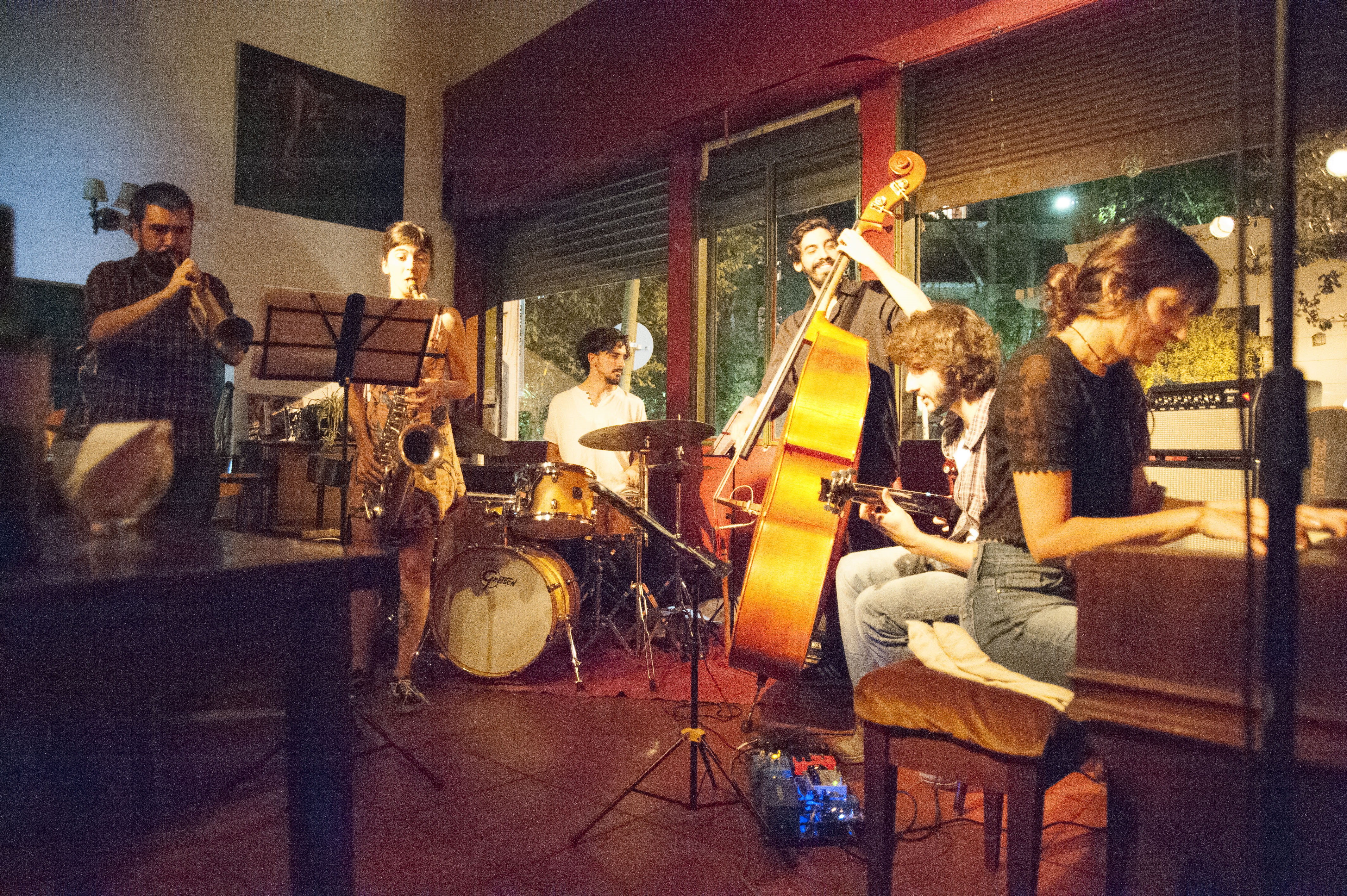 Julián Mekler Sexteto playing live